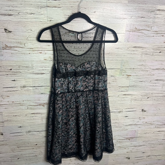 Urban Outfitters kimchi blue lace overlay sheer dress floral size 8 - Picture 7 of 7